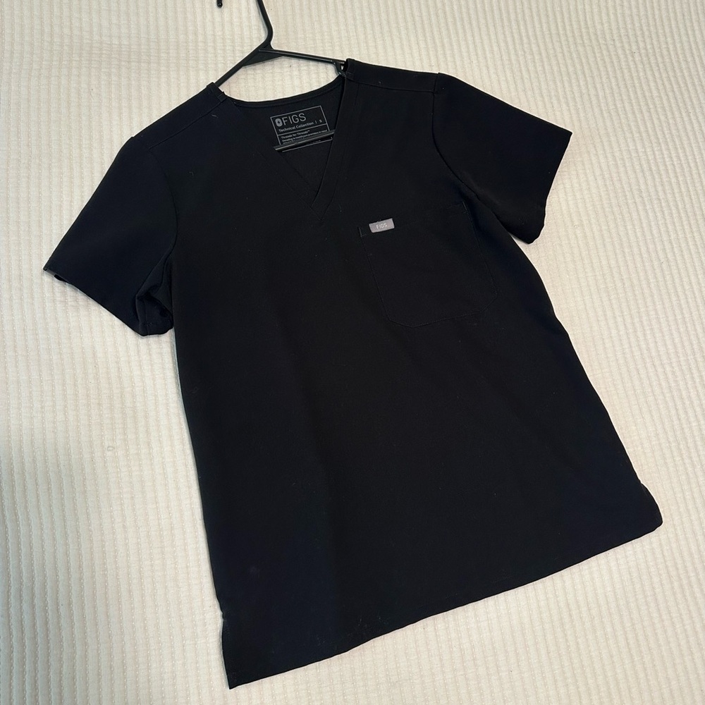 Figs scrub top